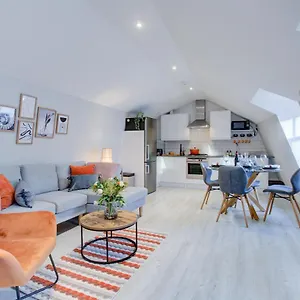 Contemporary 4 Storey Townhouse - Brighton