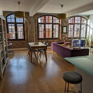 Loft Style 2-bed 2-bath In North Laines Brighton